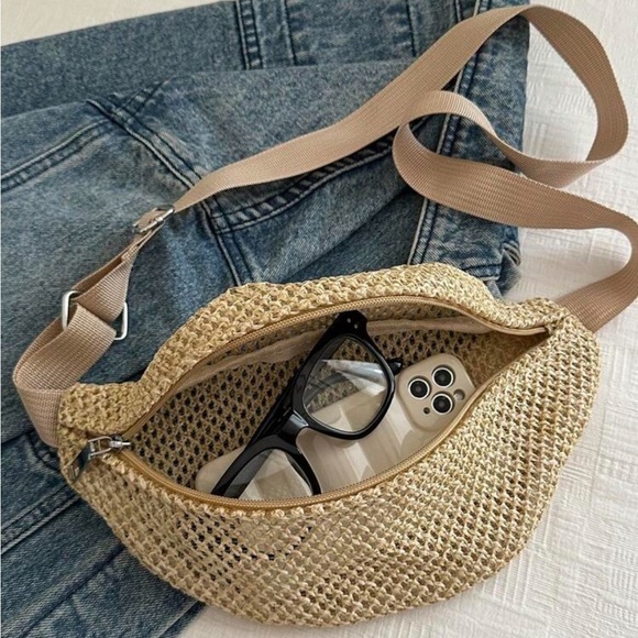 NEW Khaki Beige Straw Woven Crossbody/Chest Bag โ Adjustable Strap - Picture 1 of 6